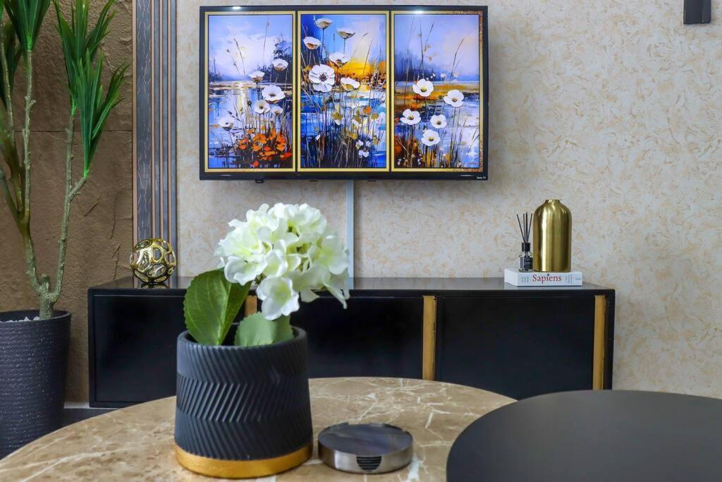 Elegant Lovely Apartment