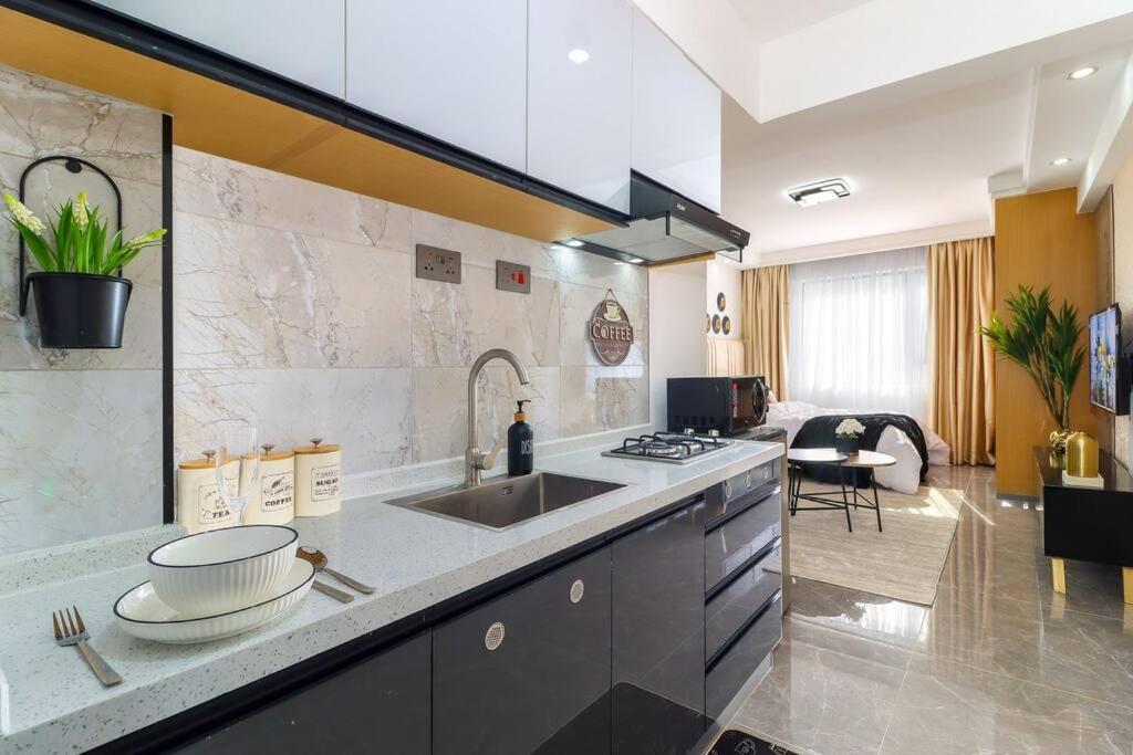 Elegant Lovely * Nairobi