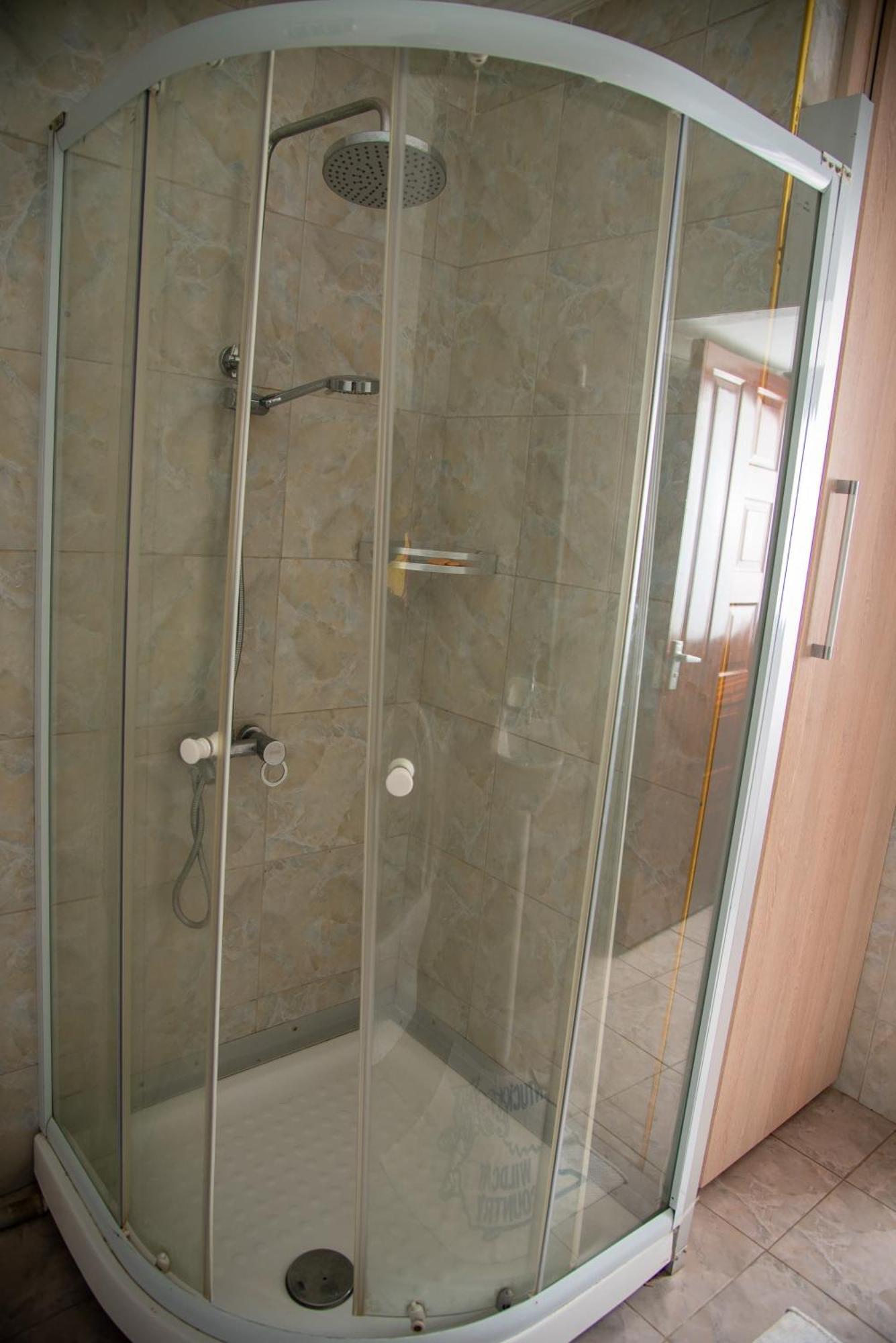 Four Bedroom In Kilimani Homestay