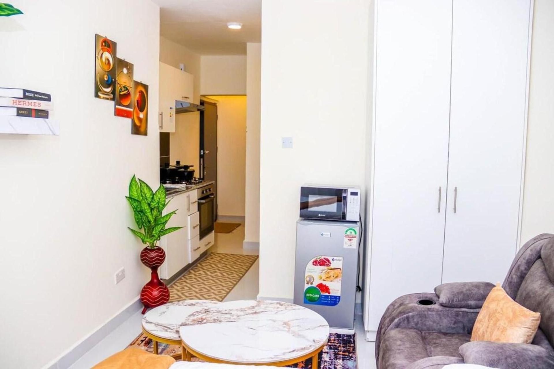 Near Airport Train Station Apartment *