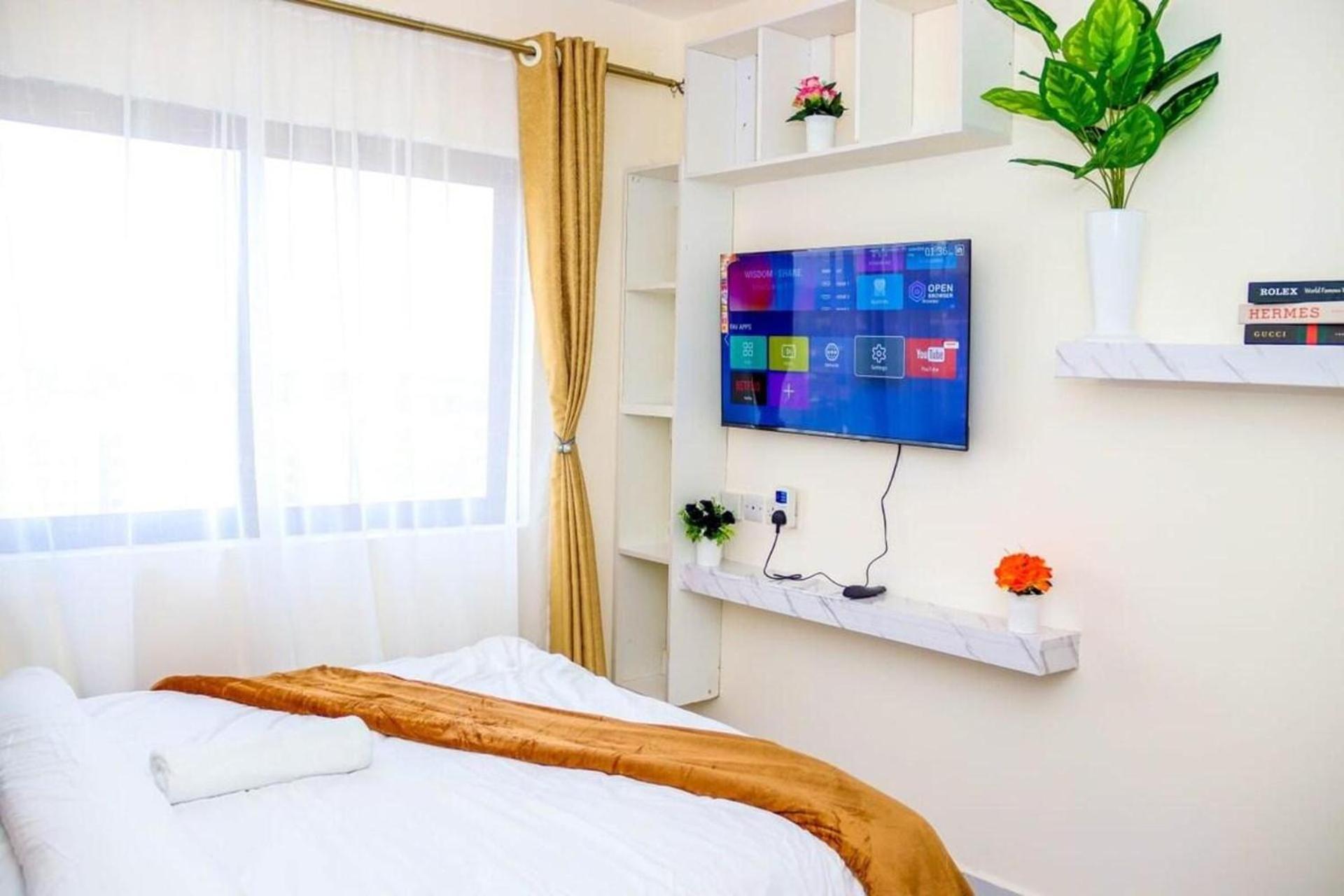 Near Airport Train Station Apartment