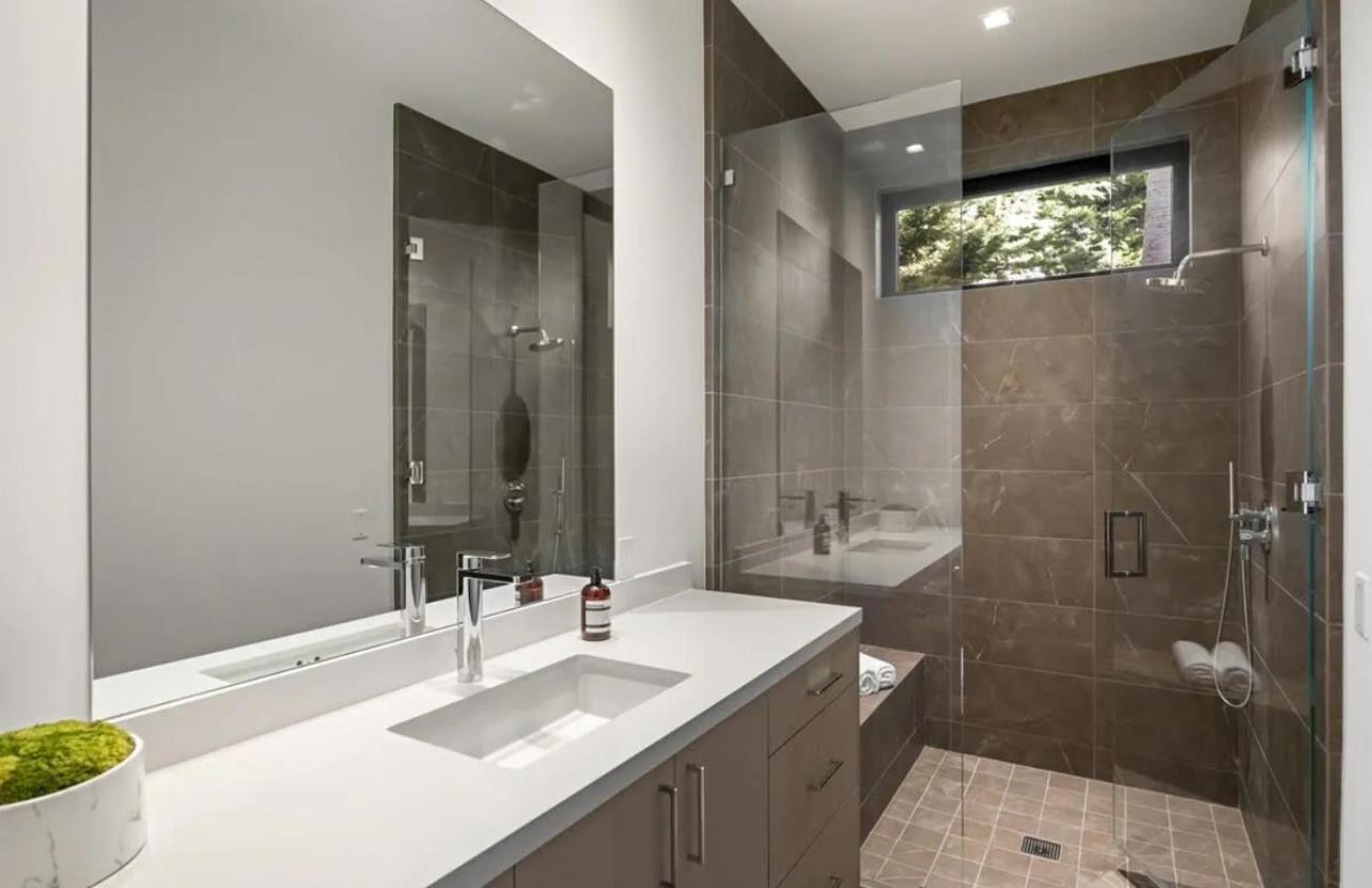 Avensis Apartment