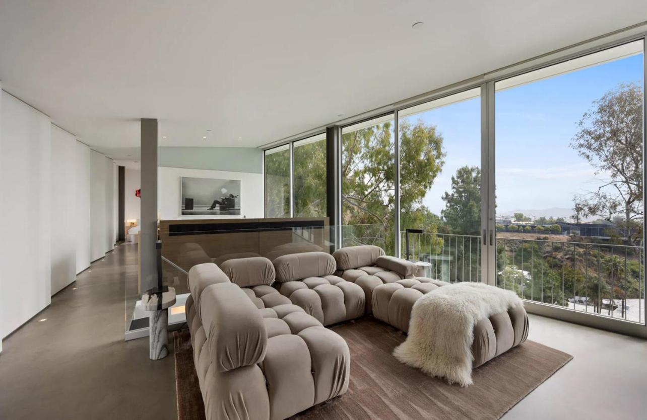 Avensis Apartment