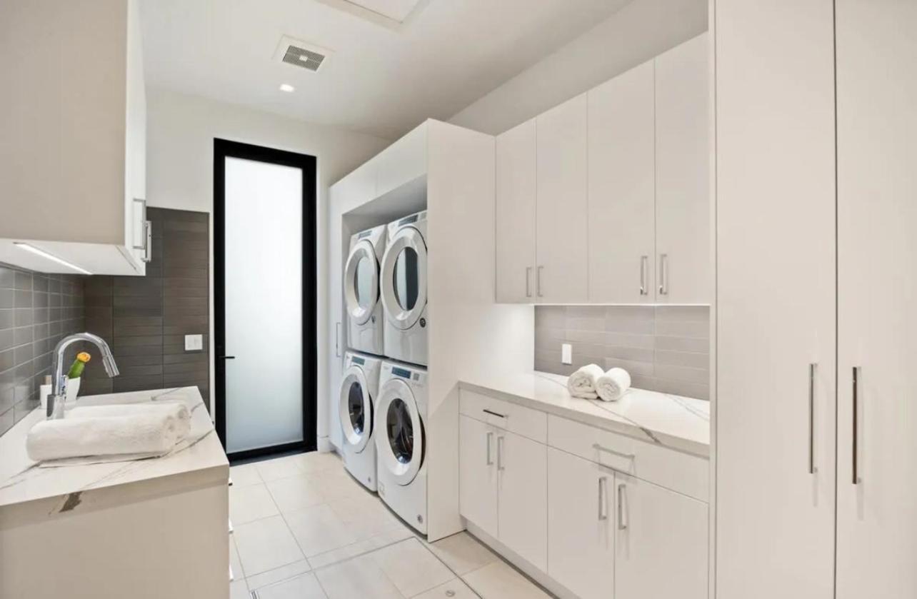 Apartment Avensis *