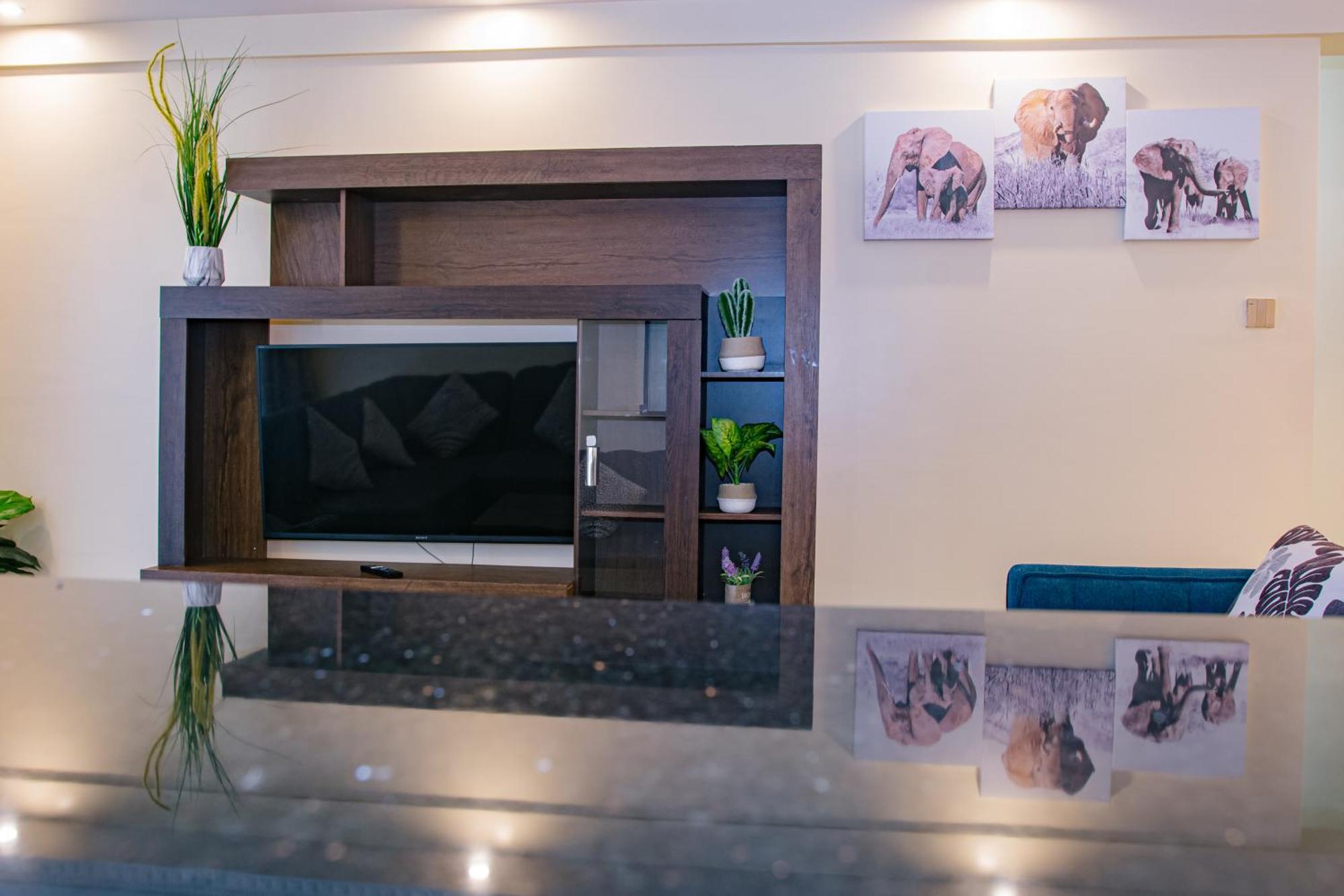 Elegant 2 Bedroom Kileleshwa - Free Netflix, Parking, Superfast Wifi, Views Of Arboretum Apartment