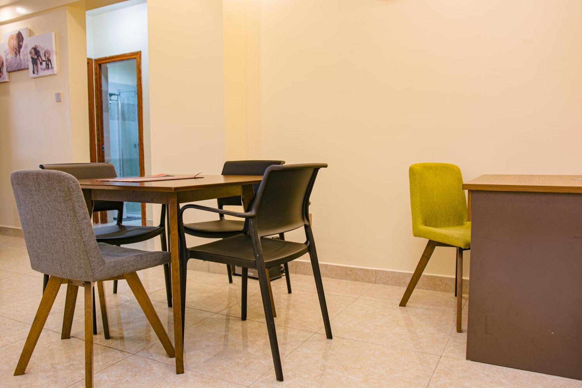 Elegant 2 Bedroom Kileleshwa - Free Netflix, Parking, Superfast Wifi, Views Of Arboretum Apartment *