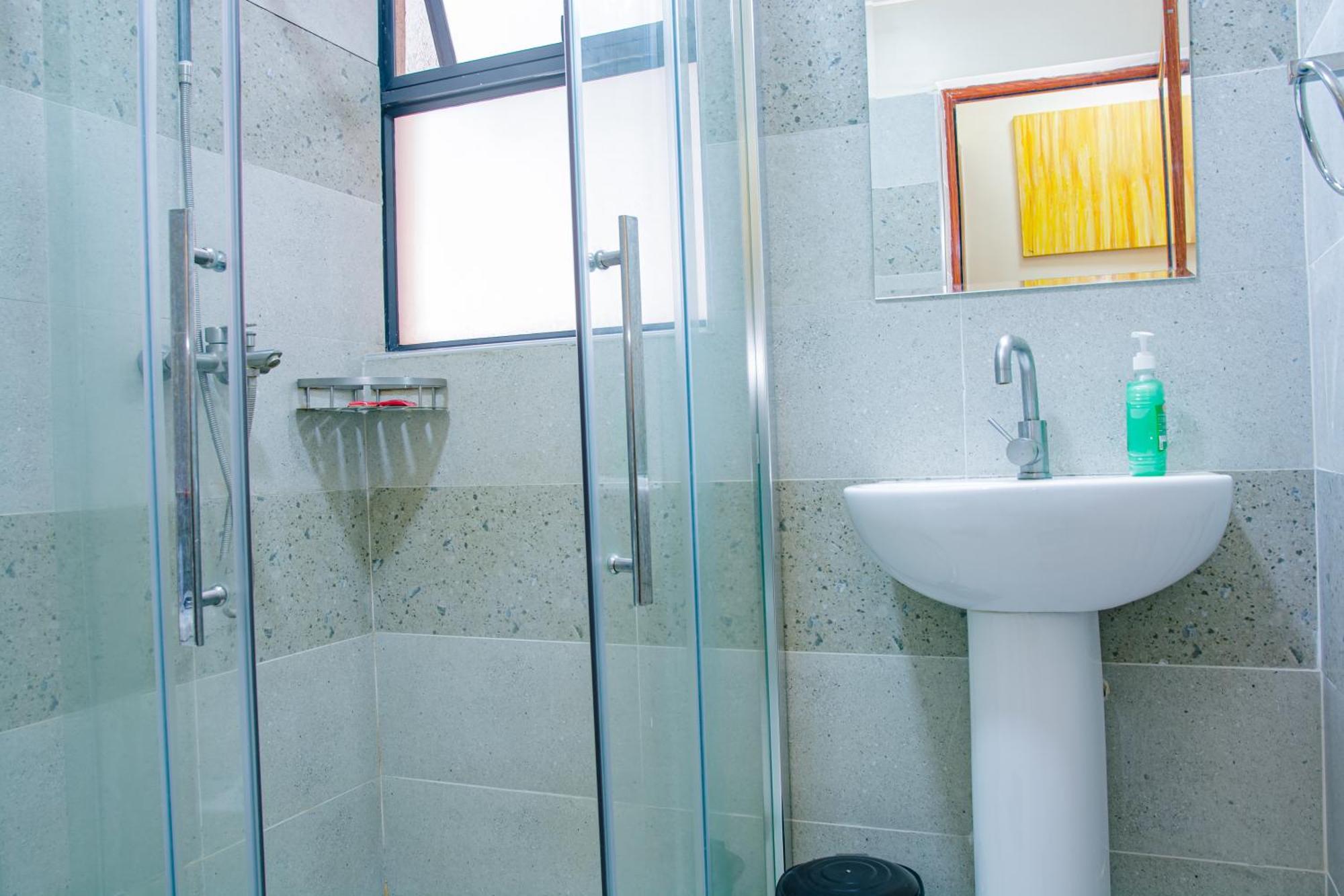 Elegant 2 Bedroom Kileleshwa - Free Netflix, Parking, Superfast Wifi, Views Of Arboretum *