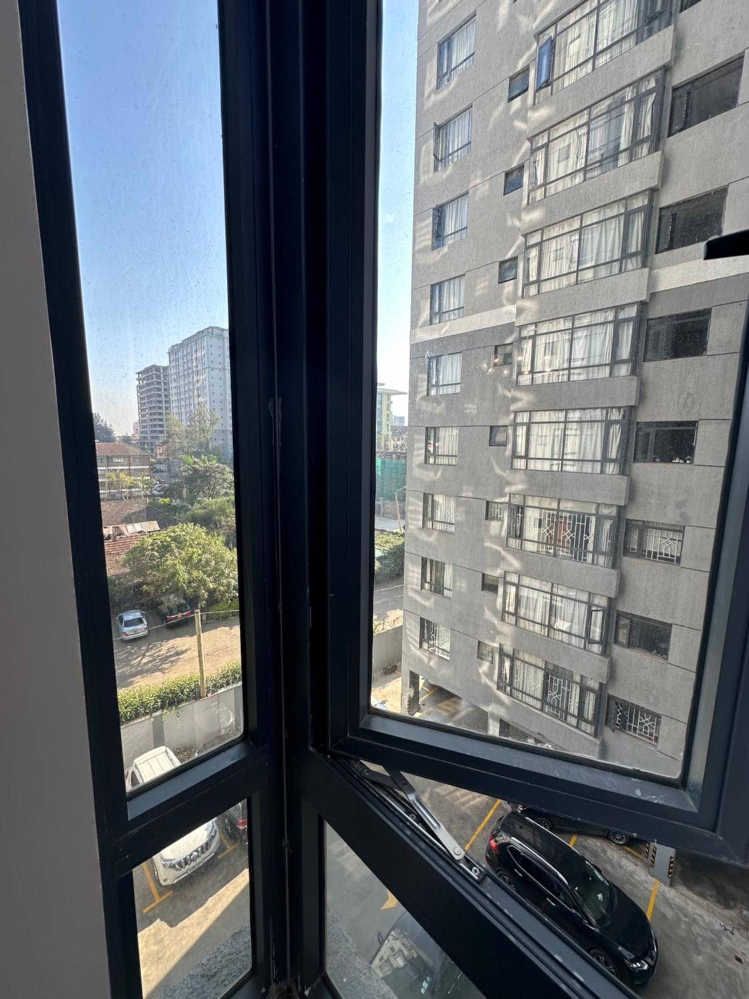 Elegant Spacious Two Bedroom Apartment-swimming Pool Included * Nairobi