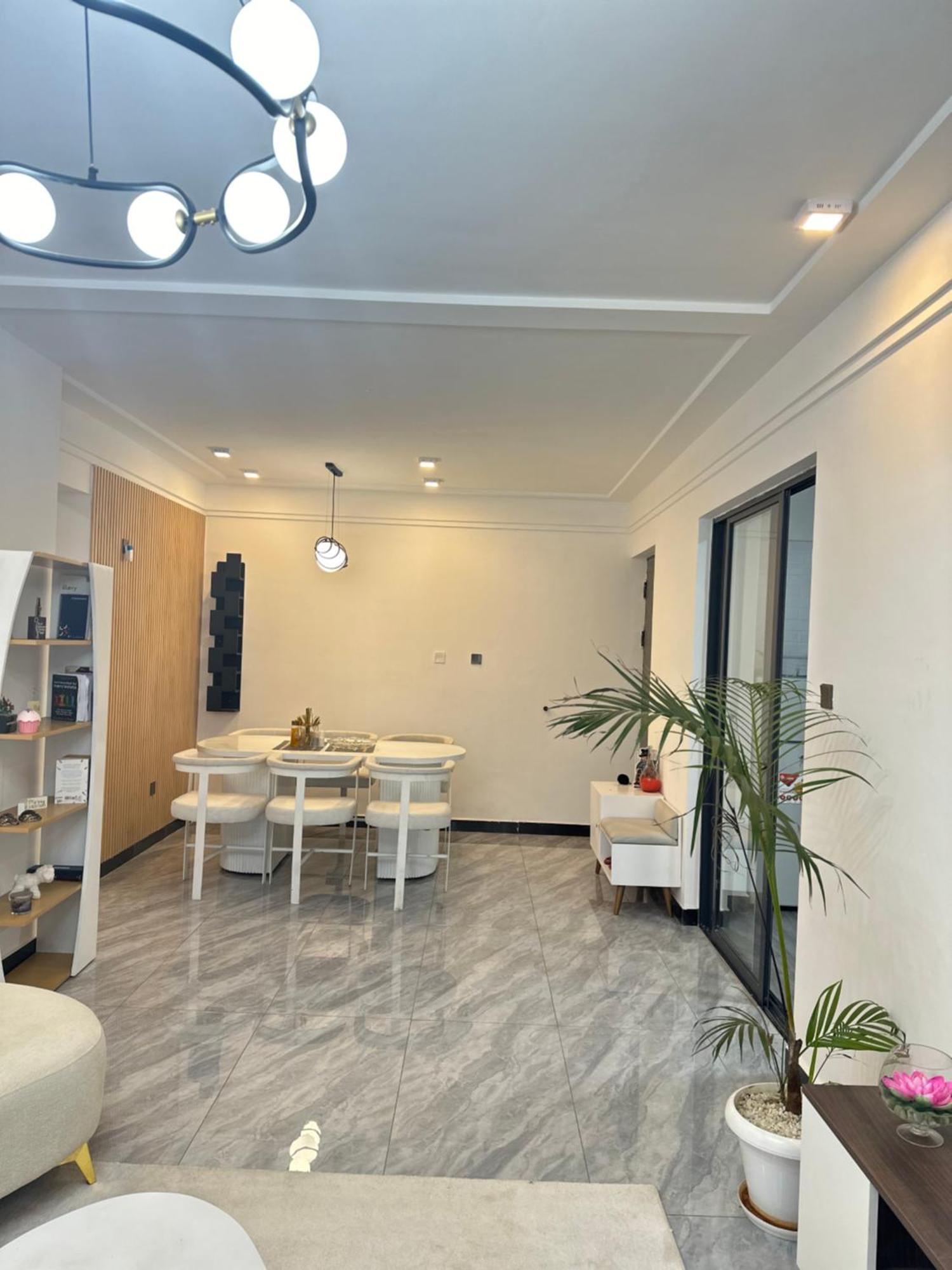 Elegant Spacious Two Bedroom Apartment-swimming Pool Included *