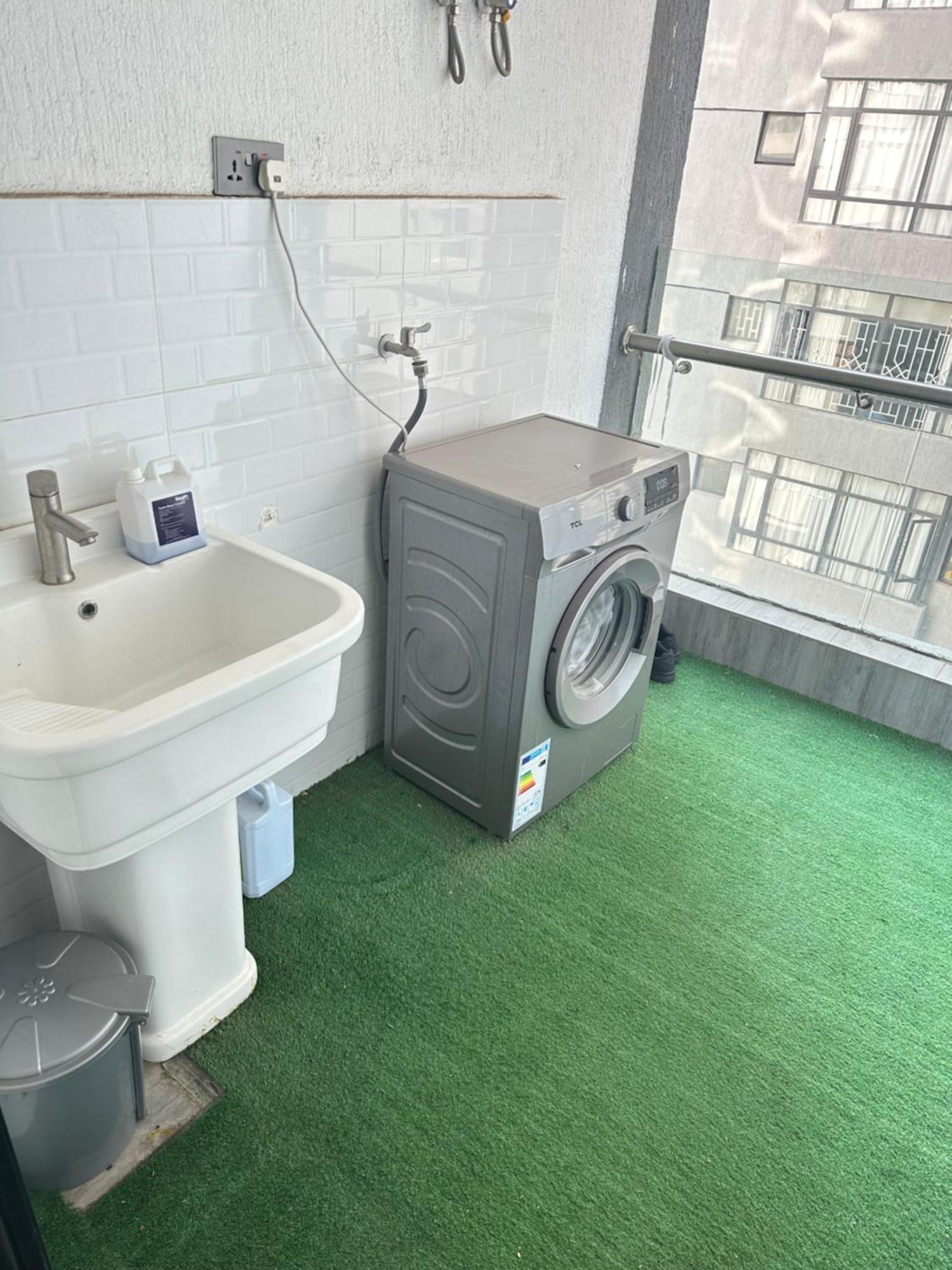 Apartment Elegant Spacious Two Bedroom Apartment-swimming Pool Included *