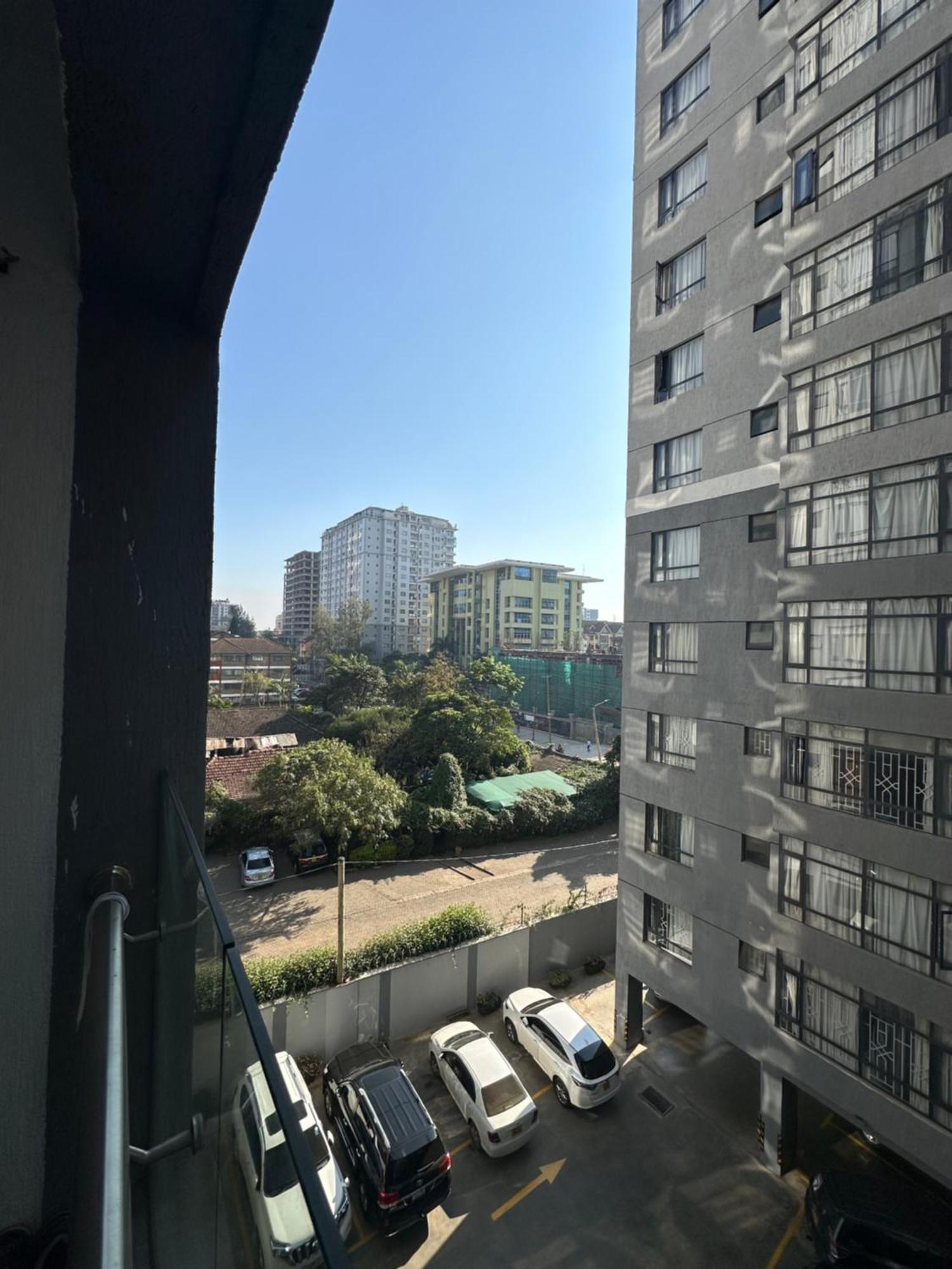 Apartment Elegant Spacious Two Bedroom Apartment-swimming Pool Included
