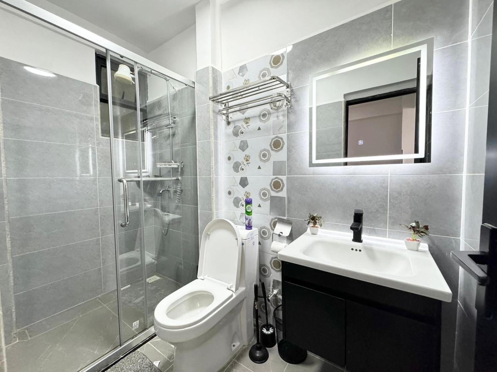 Opal Oasis * Nairobi