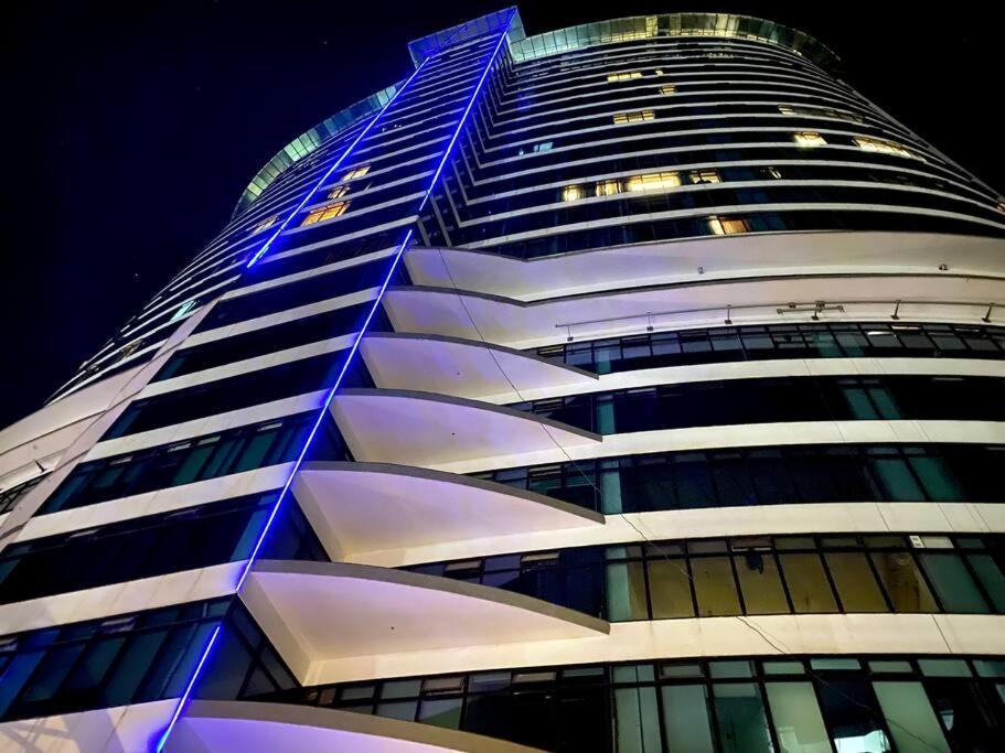 Apartment Grand 808 -brand New Luxurious 1 Bedroom *