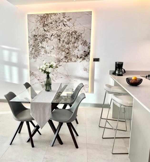 Grand 808 -brand New Luxurious 1 Bedroom
