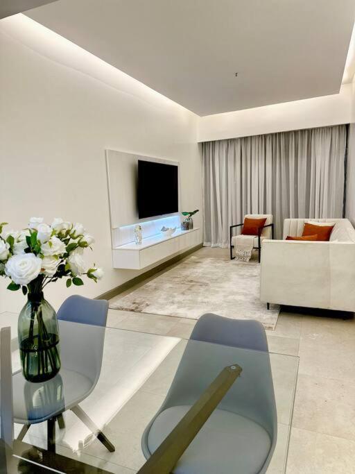 Grand 808 -brand New Luxurious 1 Bedroom Apartment