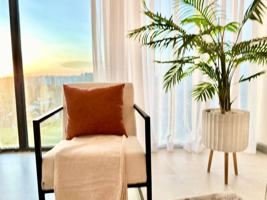 Grand 808 -brand New Luxurious 1 Bedroom Apartment