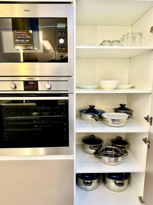 Grand 808 -brand New Luxurious 1 Bedroom Apartment *