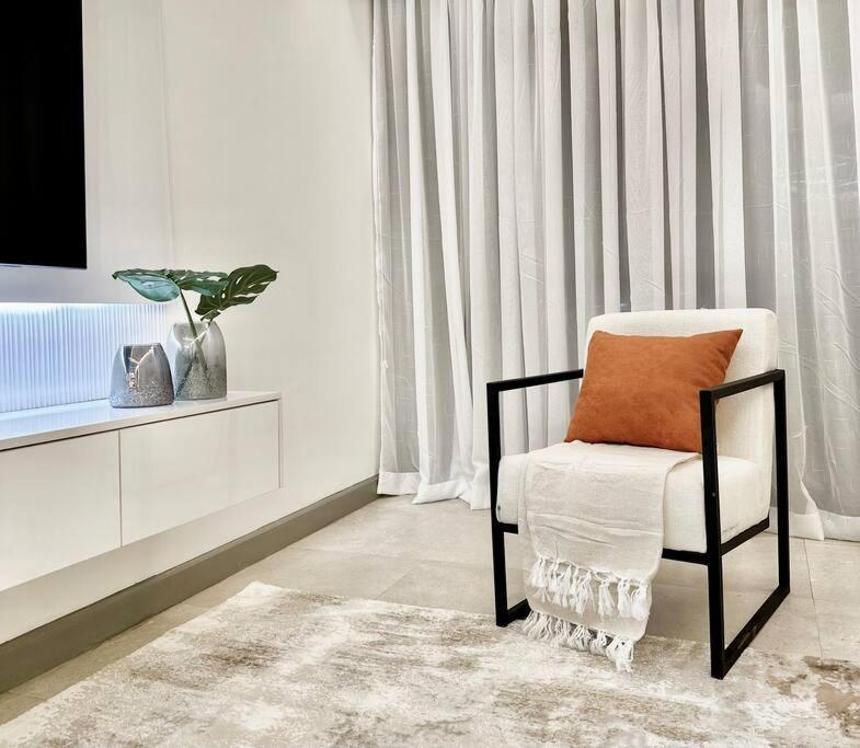 Apartment Grand 808 -brand New Luxurious 1 Bedroom