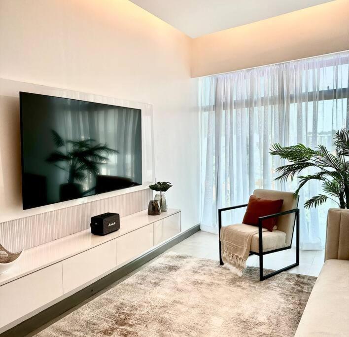 Apartment Grand 808 -brand New Luxurious 1 Bedroom *