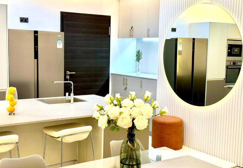 Grand 808 -brand New Luxurious 1 Bedroom *