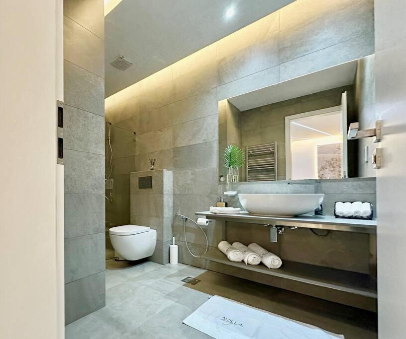 Apartment Grand 808 -brand New Luxurious 1 Bedroom *