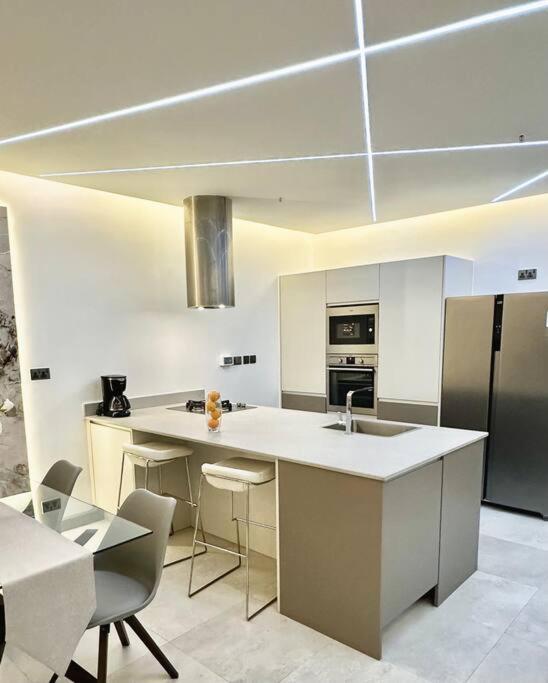 Grand 808 -brand New Luxurious 1 Bedroom *