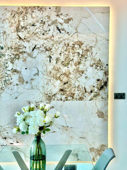 Apartment Grand 808 -brand New Luxurious 1 Bedroom *