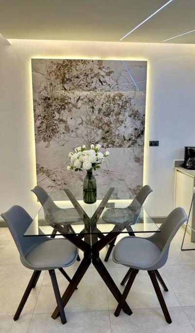 Grand 808 -brand New Luxurious 1 Bedroom Apartment *