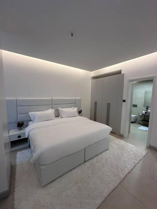 Apartment Skyfall - Brand New Ultra Luxurious 2 Bedroom *