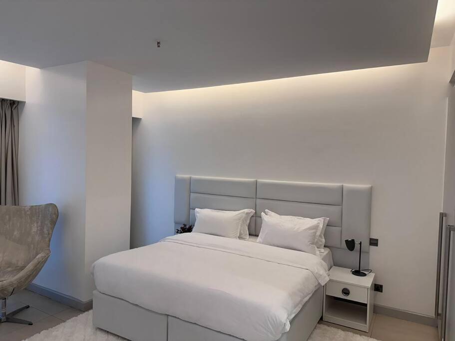Skyfall - Brand New Ultra Luxurious 2 Bedroom Apartment *