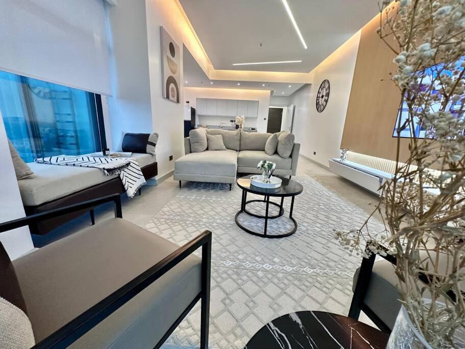 Skyfall - Brand New Ultra Luxurious 2 Bedroom Apartment