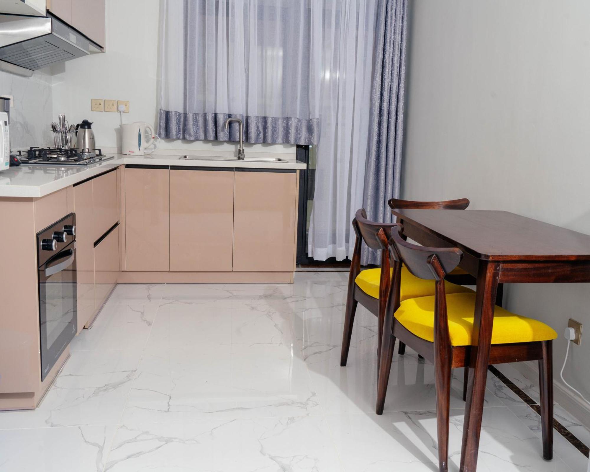 Greyscape Apple Tree Apartment *