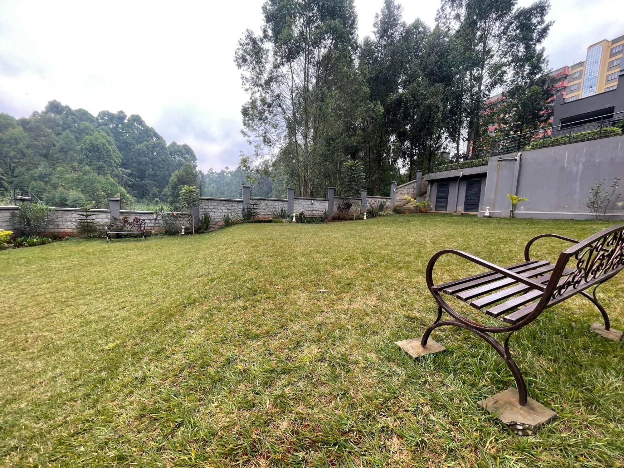 Apartment Executive 3-bed In Kitusuru , *