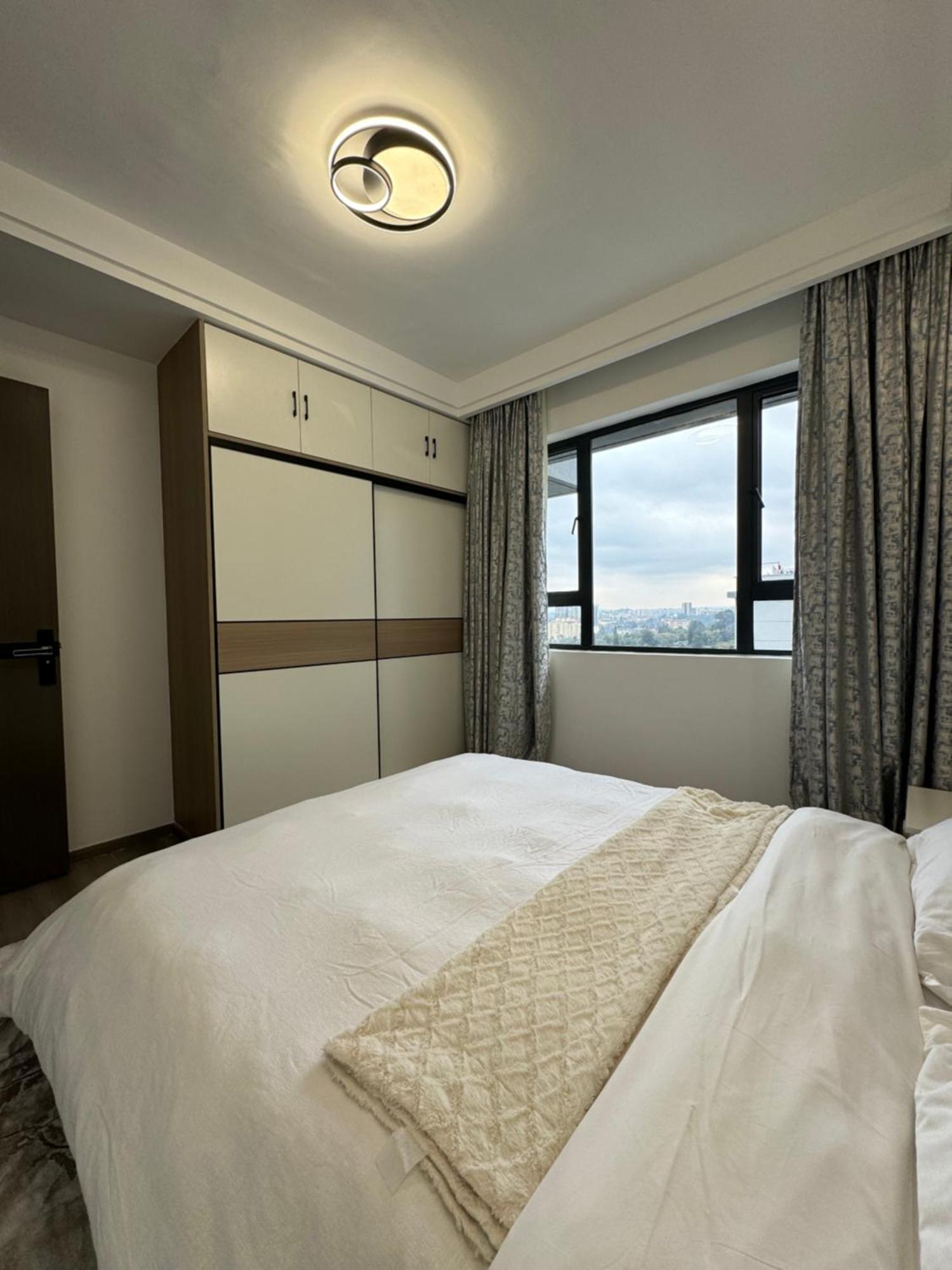 One Bedroom In Valley Arcade At 16th Floor Apartment