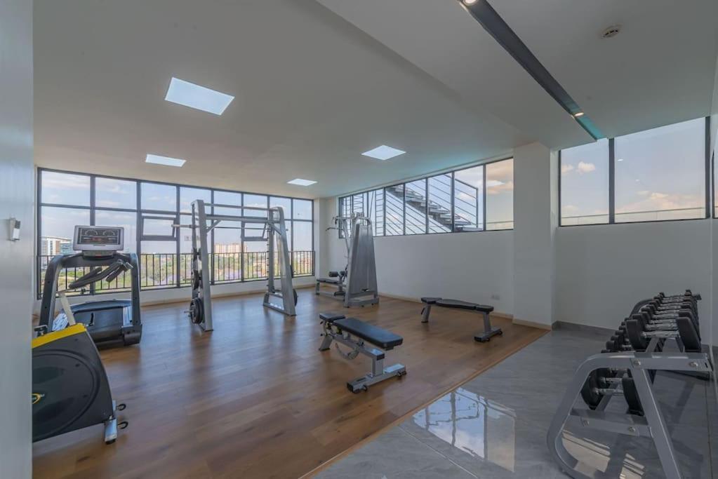 Beautiful On 2nd Floor Apartment *
