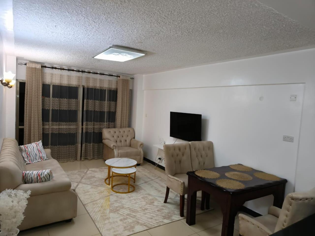 Apartment Pines Court *