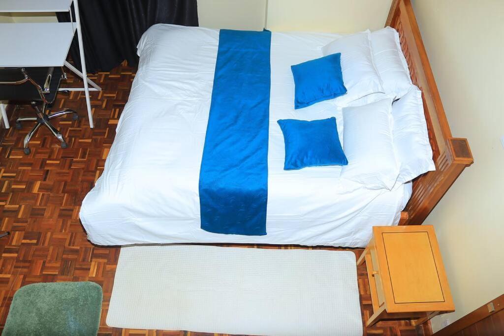 Homely 1 Bedroom With A Balcony, Westlands Apartment *