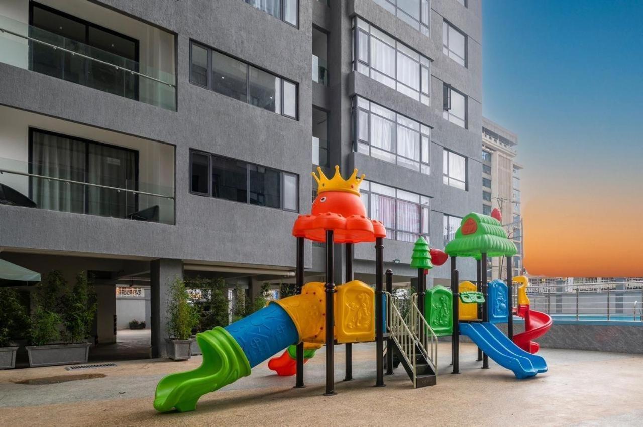 Executive 1 Bedroom In Opposite 24hr Mall! Apartment