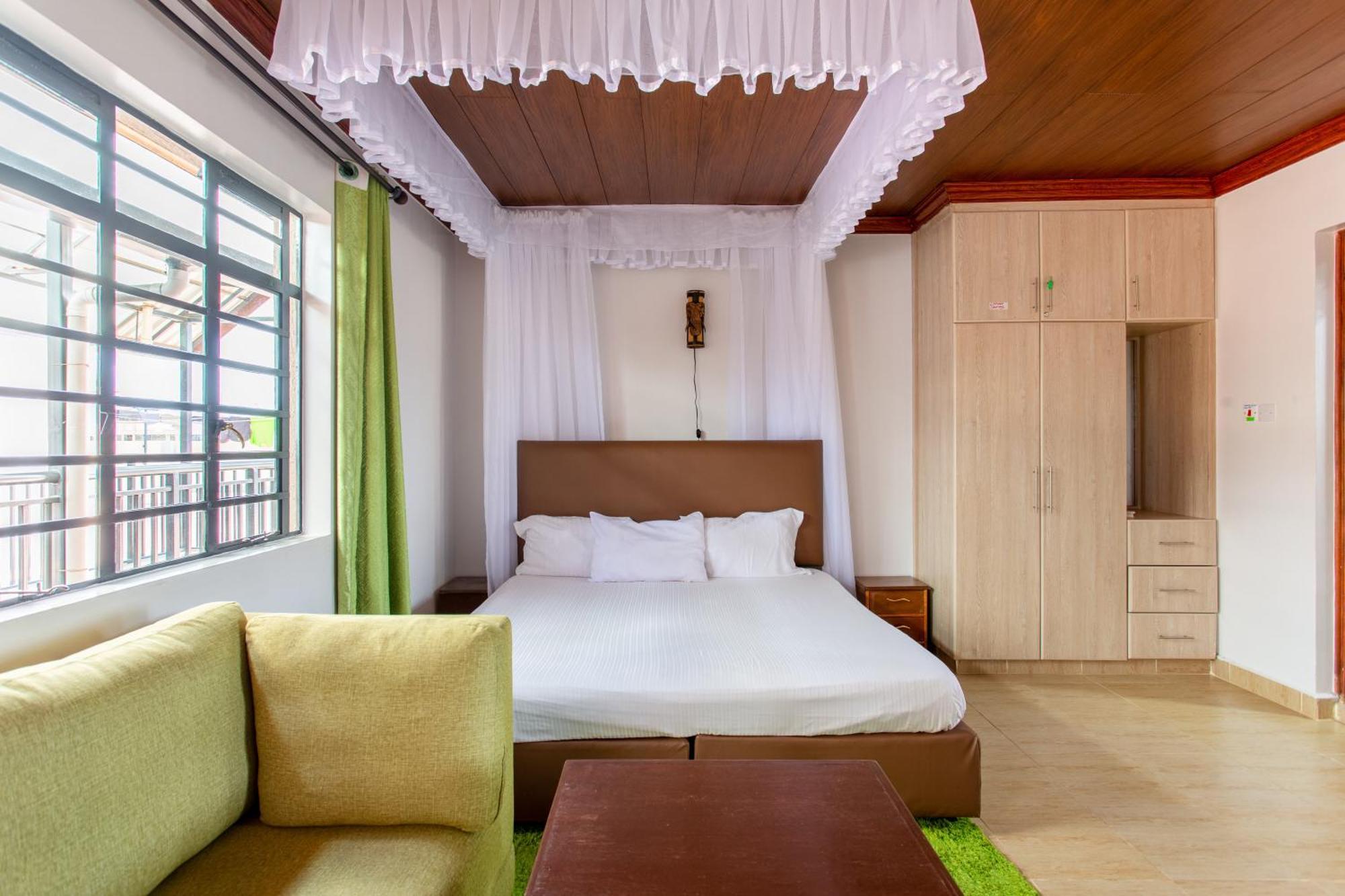 Spacious Penthouse Rooftop With King Bed Apartment
