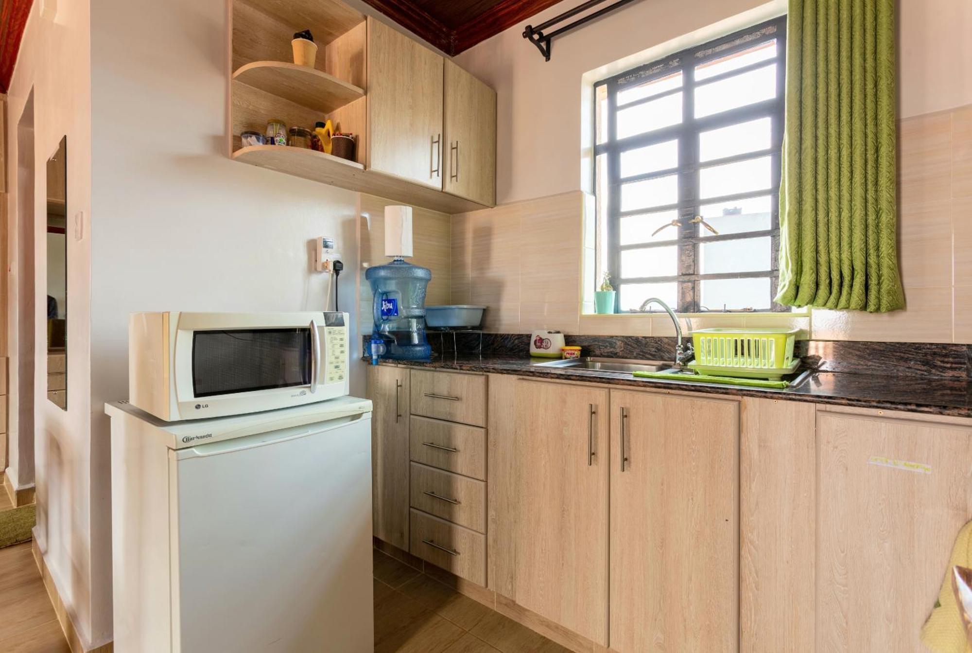 Spacious Penthouse Rooftop With King Bed Apartment *