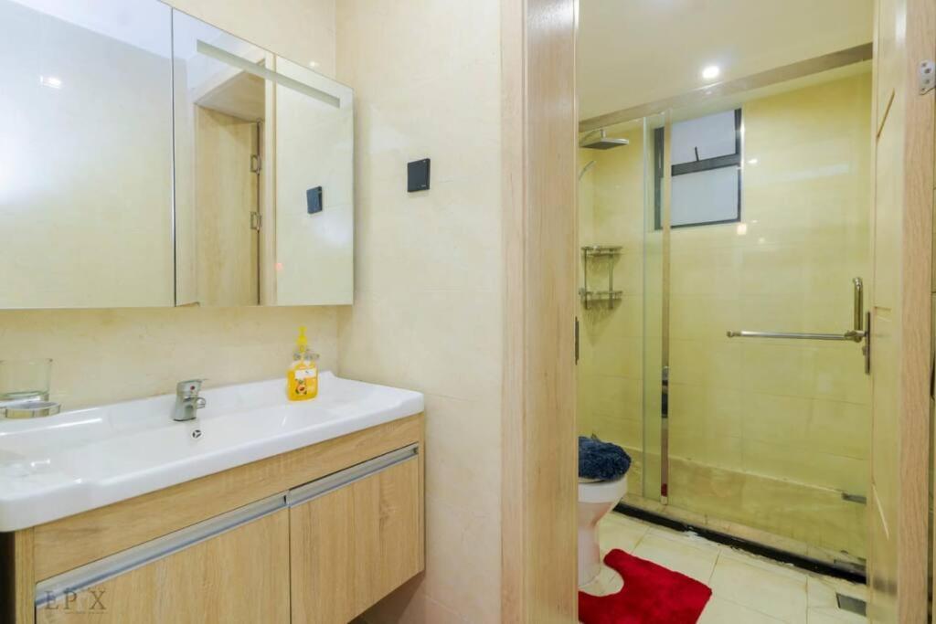 2 Bedroom Lavington Apartment *