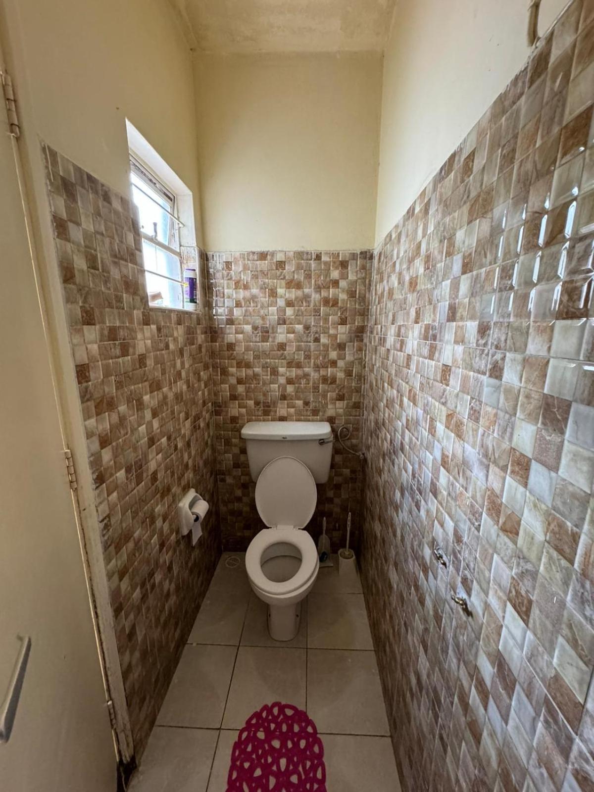 Rose Avenue 100 Apartment *
