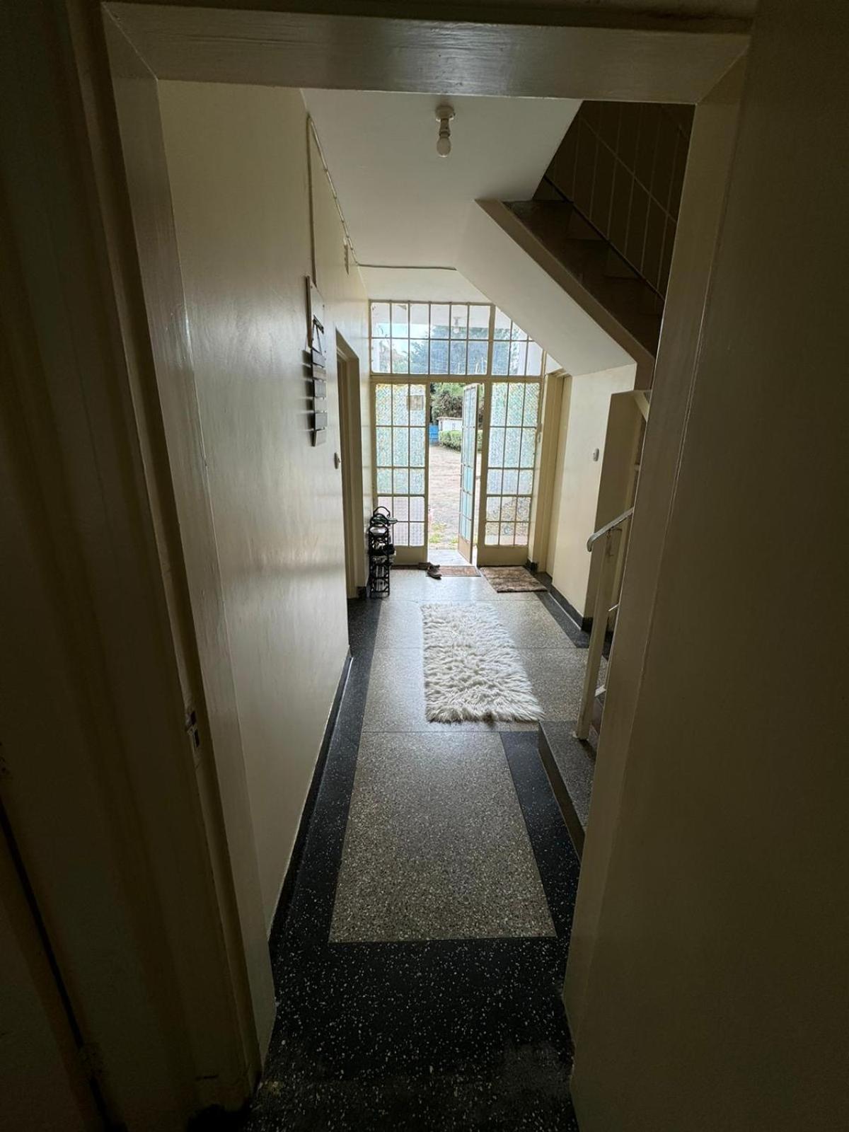 Rose Avenue 100