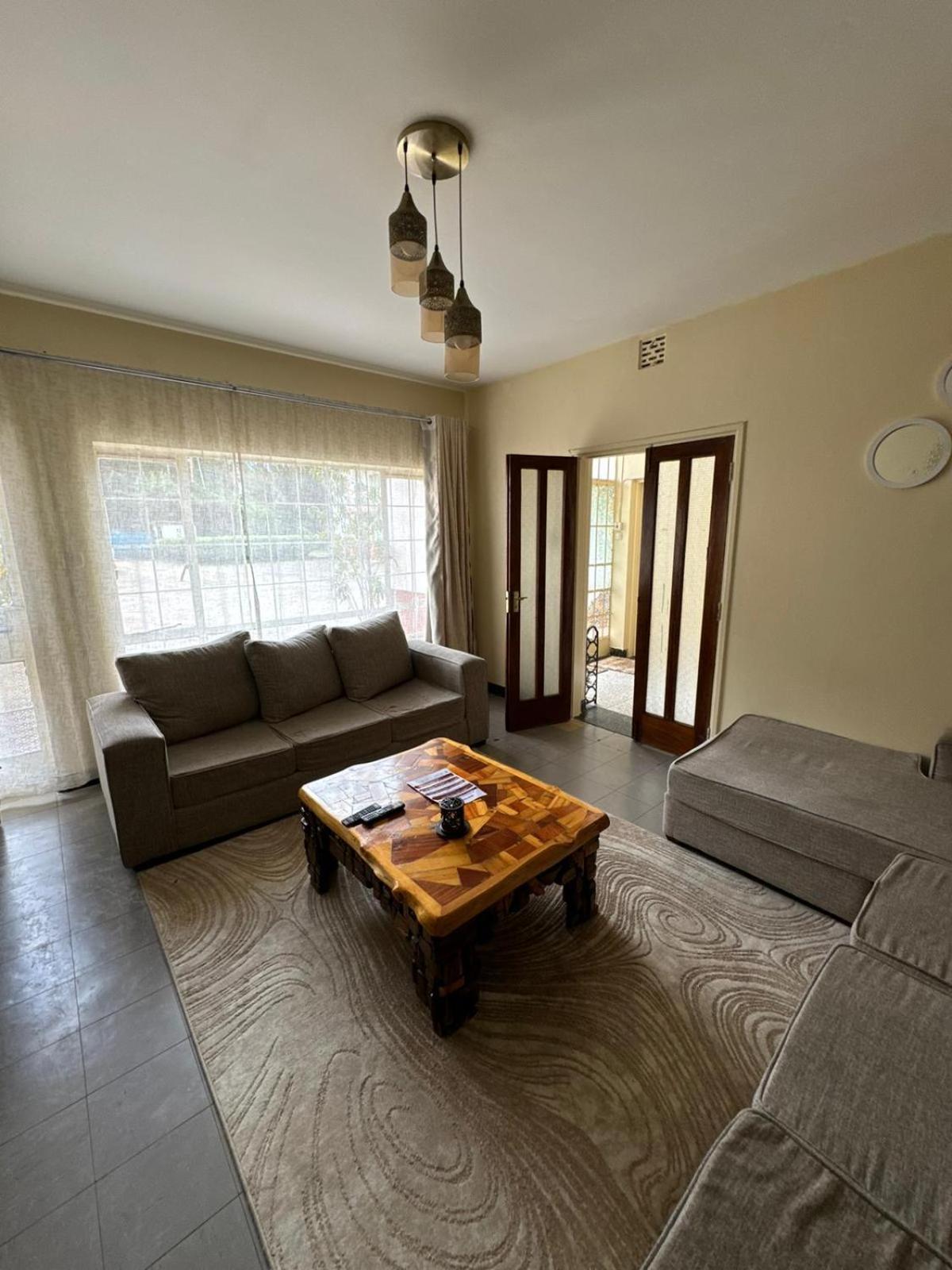Rose Avenue 100 Apartment *