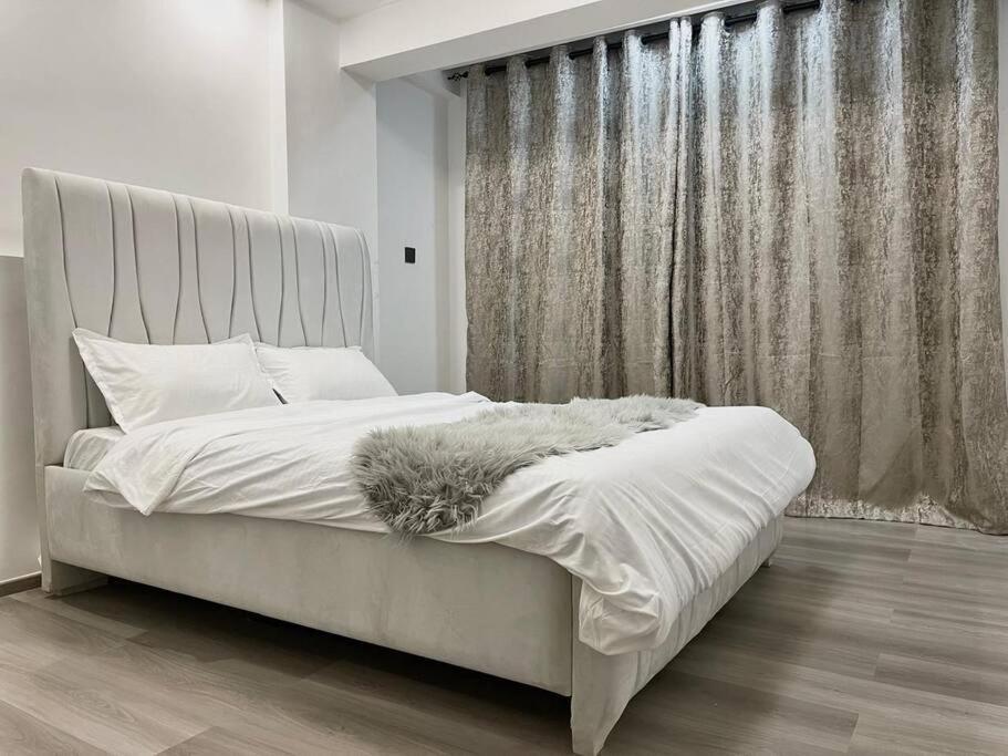 Stylish 1br With A View Apartment