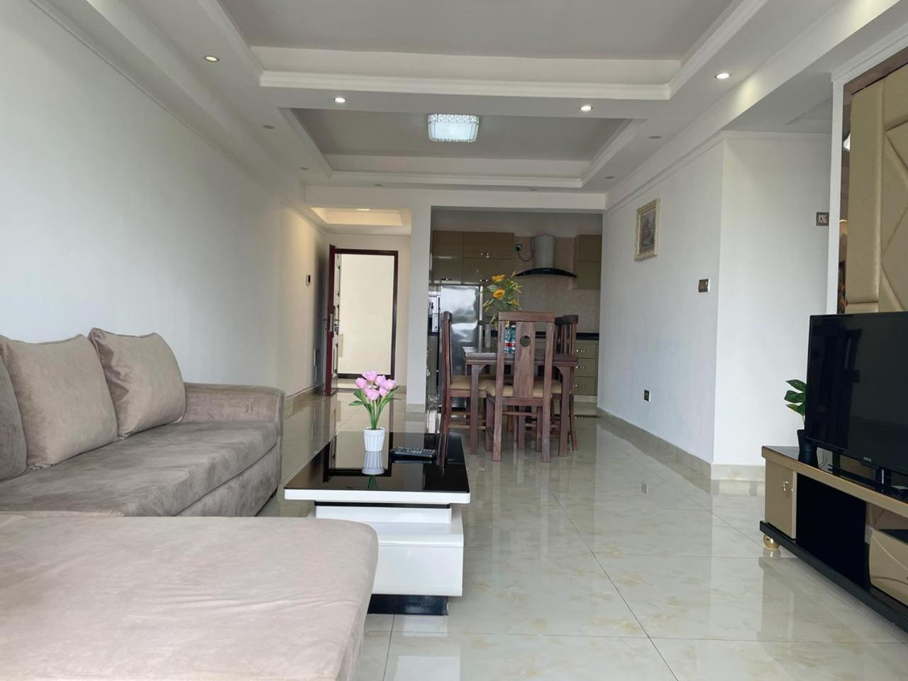 Rose Garden Apartment *