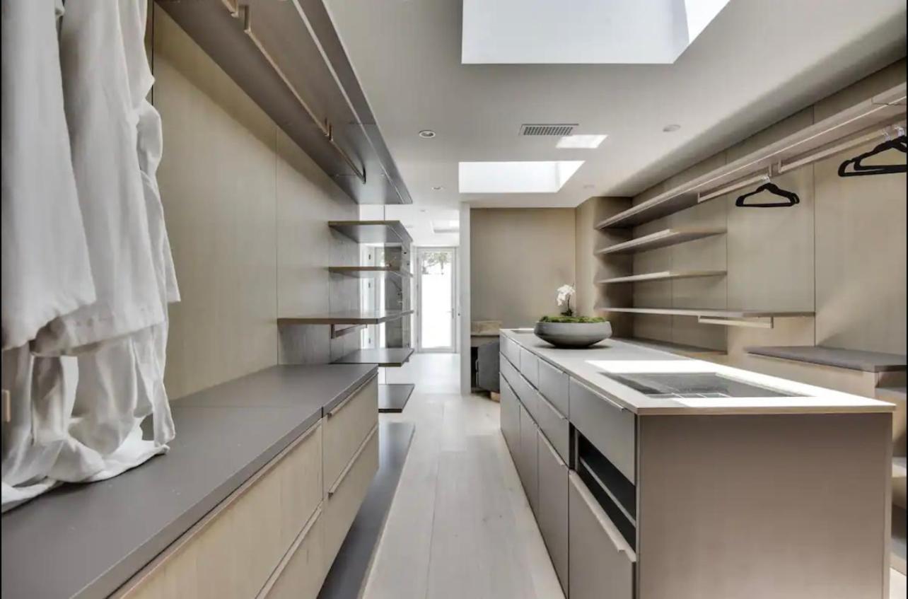 Eastburry Apartment