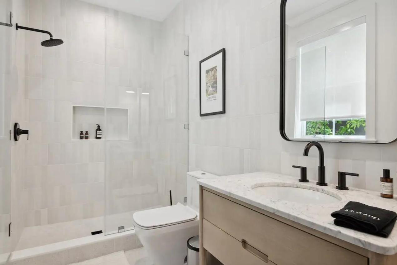 Eastburry Apartment