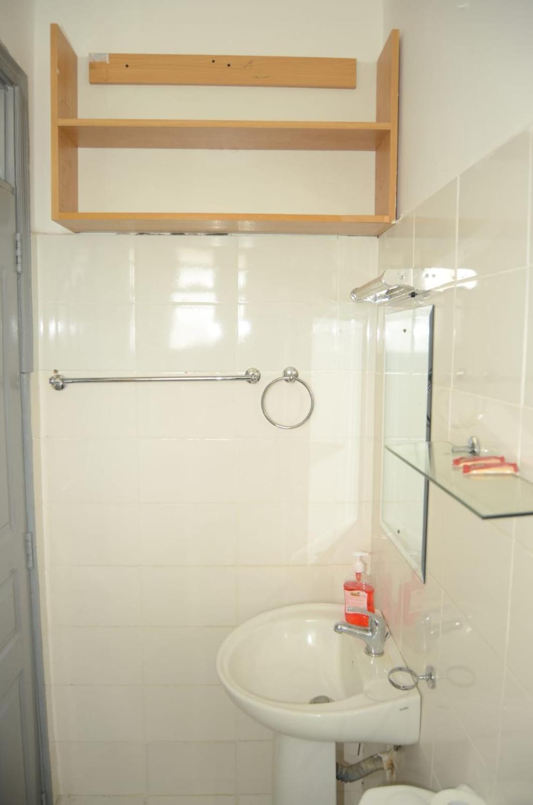 Ruby Homes - 1 Bedroom Racecourse Gardens Apartment *