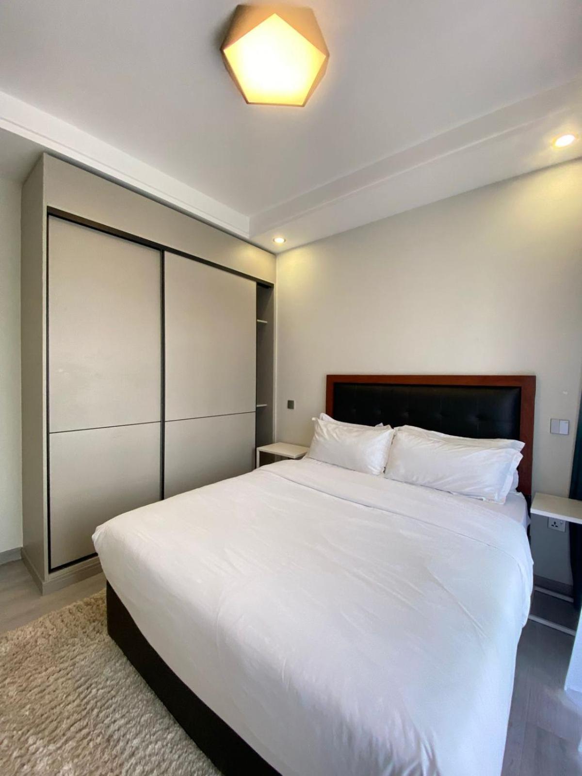 Kingsley Manor Perry * Nairobi